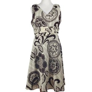 Robbie Bee Plus Size 18 Brown & Cream V Neck Dress Large floral design Gorgeous